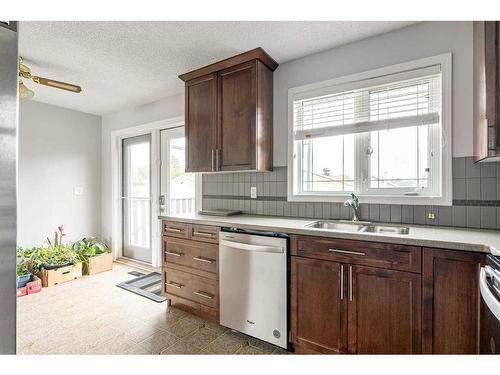 141 Silica Place, Fort Mcmurray, AB - Indoor Photo Showing Kitchen With Double Sink