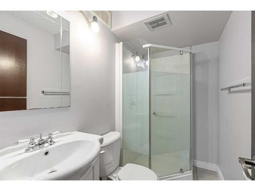 141 Silica Place, Fort Mcmurray, AB - Indoor Photo Showing Bathroom