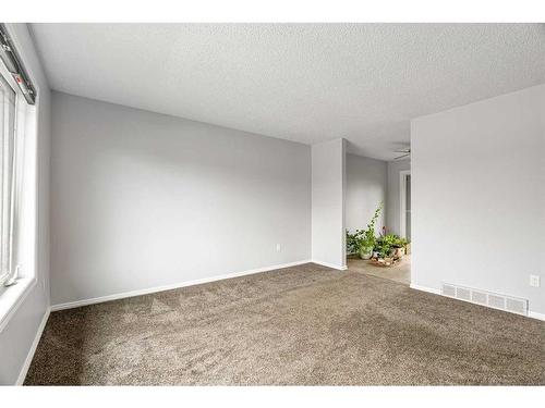 141 Silica Place, Fort Mcmurray, AB - Indoor Photo Showing Other Room