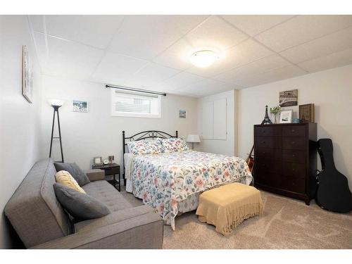 113 Sparrow Hawk Drive, Fort Mcmurray, AB - Indoor Photo Showing Bedroom