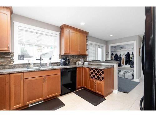 113 Sparrow Hawk Drive, Fort Mcmurray, AB - Indoor Photo Showing Kitchen