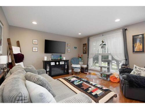 113 Sparrow Hawk Drive, Fort Mcmurray, AB - Indoor Photo Showing Living Room