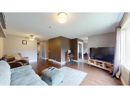 128 Tundra Drive, Fort Mcmurray, AB - Indoor Photo Showing Living Room