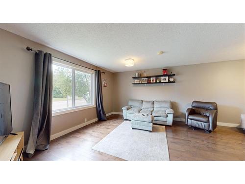 128 Tundra Drive, Fort Mcmurray, AB - Indoor Photo Showing Living Room