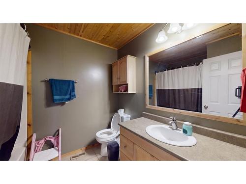 128 Tundra Drive, Fort Mcmurray, AB - Indoor Photo Showing Bathroom