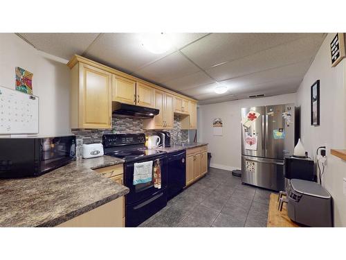 128 Tundra Drive, Fort Mcmurray, AB - Indoor Photo Showing Kitchen