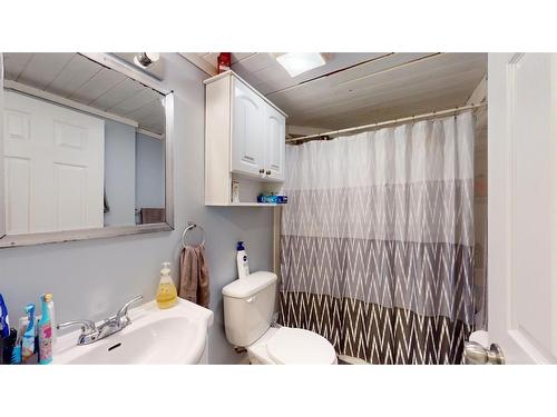 128 Tundra Drive, Fort Mcmurray, AB - Indoor Photo Showing Bathroom