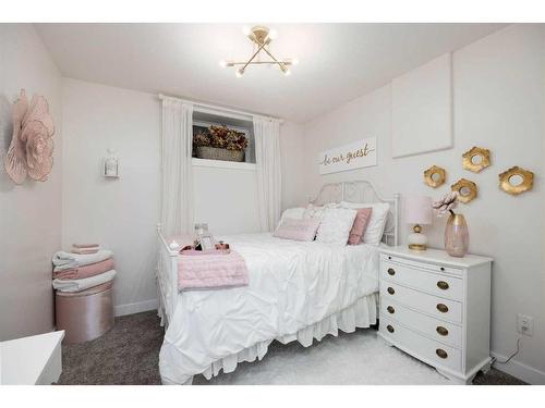 145 Kennedy Crescent, Fort Mcmurray, AB - Indoor Photo Showing Bedroom