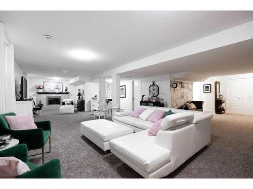 145 Kennedy Crescent, Fort Mcmurray, AB - Indoor Photo Showing Living Room