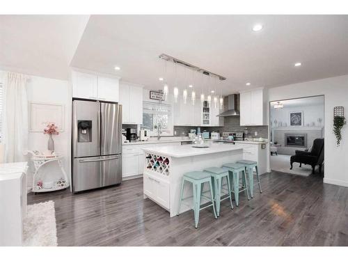 145 Kennedy Crescent, Fort Mcmurray, AB - Indoor Photo Showing Kitchen