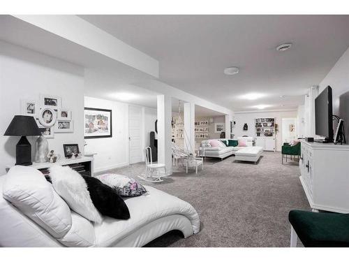 145 Kennedy Crescent, Fort Mcmurray, AB - Indoor Photo Showing Bedroom