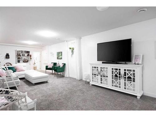 145 Kennedy Crescent, Fort Mcmurray, AB - Indoor Photo Showing Living Room