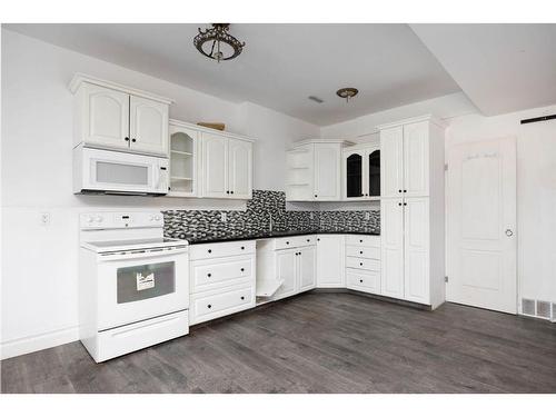 221 Stonecreek Landing, Fort Mcmurray, AB - Indoor Photo Showing Kitchen