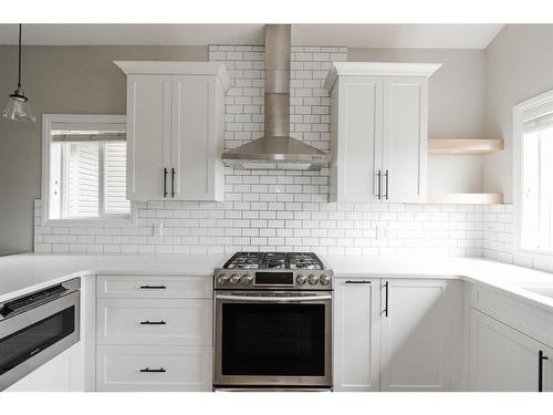 450 Pacific Crescent, Fort Mcmurray, AB - Indoor Photo Showing Kitchen With Upgraded Kitchen