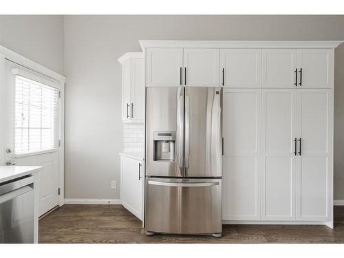 450 Pacific Crescent, Fort Mcmurray, AB - Indoor Photo Showing Kitchen