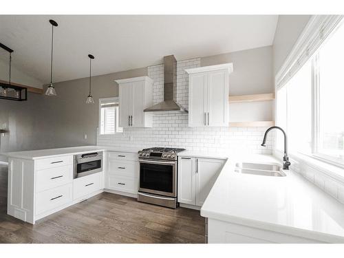 450 Pacific Crescent, Fort Mcmurray, AB - Indoor Photo Showing Kitchen With Double Sink With Upgraded Kitchen