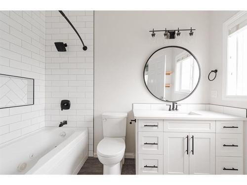 450 Pacific Crescent, Fort Mcmurray, AB - Indoor Photo Showing Bathroom