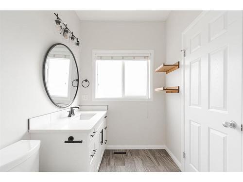 450 Pacific Crescent, Fort Mcmurray, AB - Indoor Photo Showing Bathroom