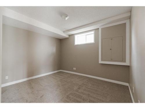 450 Pacific Crescent, Fort Mcmurray, AB - Indoor Photo Showing Other Room