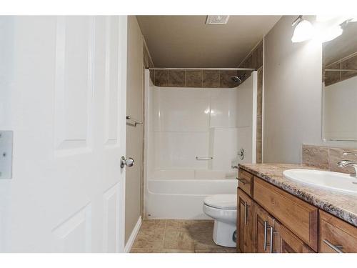 450 Pacific Crescent, Fort Mcmurray, AB - Indoor Photo Showing Bathroom