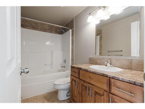 450 Pacific Crescent, Fort Mcmurray, AB - Indoor Photo Showing Bathroom