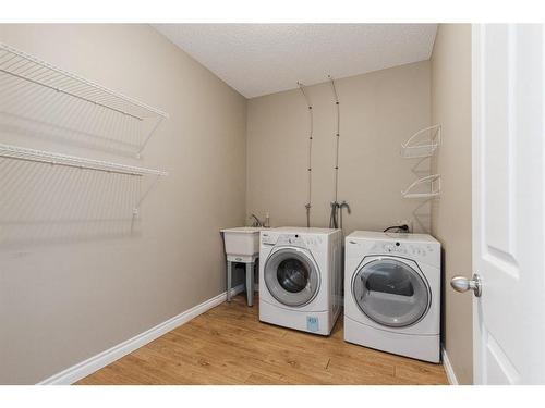 450 Pacific Crescent, Fort Mcmurray, AB - Indoor Photo Showing Laundry Room