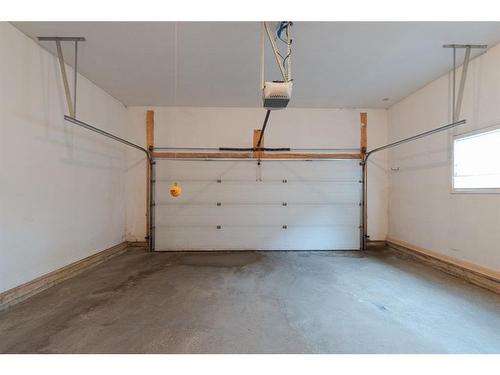 450 Pacific Crescent, Fort Mcmurray, AB - Indoor Photo Showing Garage