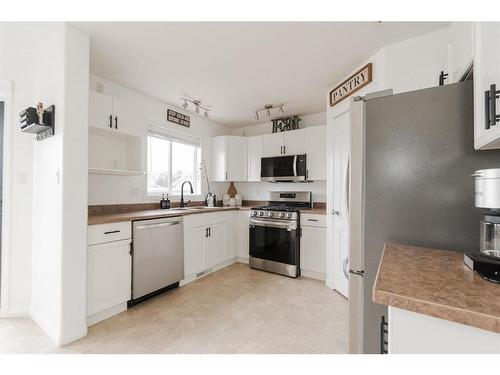 201 St. Laurent Way, Fort Mcmurray, AB - Indoor Photo Showing Kitchen