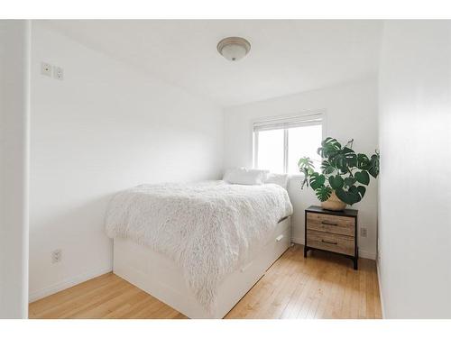 201 St. Laurent Way, Fort Mcmurray, AB - Indoor Photo Showing Bedroom