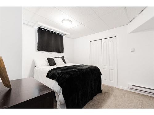 201 St. Laurent Way, Fort Mcmurray, AB - Indoor Photo Showing Bedroom