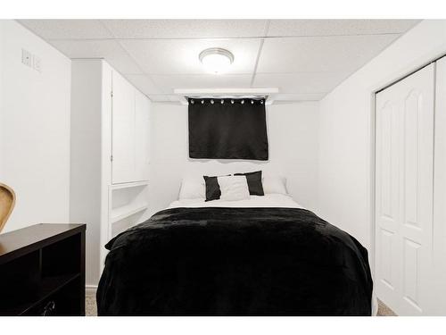 201 St. Laurent Way, Fort Mcmurray, AB - Indoor Photo Showing Bedroom