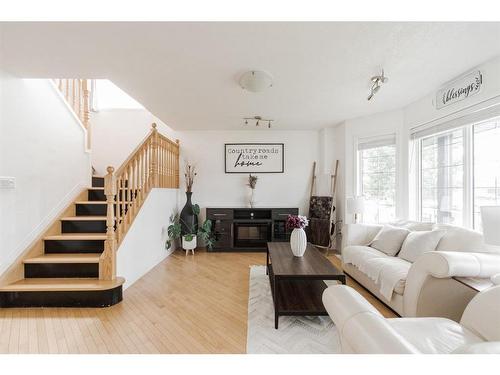 201 St. Laurent Way, Fort Mcmurray, AB - Indoor Photo Showing Living Room