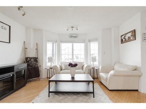 201 St. Laurent Way, Fort Mcmurray, AB - Indoor Photo Showing Living Room