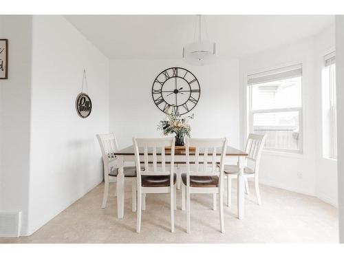 201 St. Laurent Way, Fort Mcmurray, AB - Indoor Photo Showing Dining Room