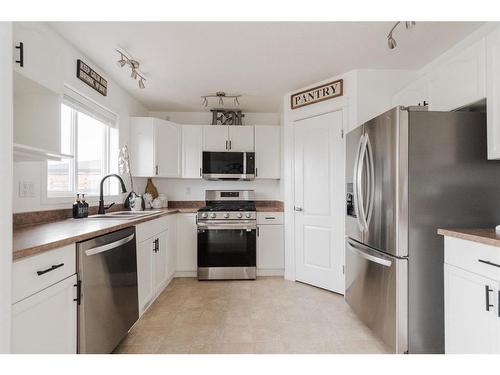 201 St. Laurent Way, Fort Mcmurray, AB - Indoor Photo Showing Kitchen With Stainless Steel Kitchen With Double Sink