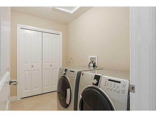 106 Merganser Crescent, Fort Mcmurray, AB - Indoor Photo Showing Laundry Room