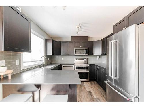 165-401 Athabasca Avenue, Fort Mcmurray, AB - Indoor Photo Showing Kitchen With Stainless Steel Kitchen With Upgraded Kitchen