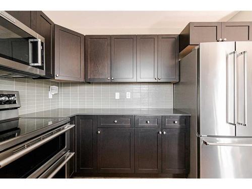 165-401 Athabasca Avenue, Fort Mcmurray, AB - Indoor Photo Showing Kitchen With Stainless Steel Kitchen