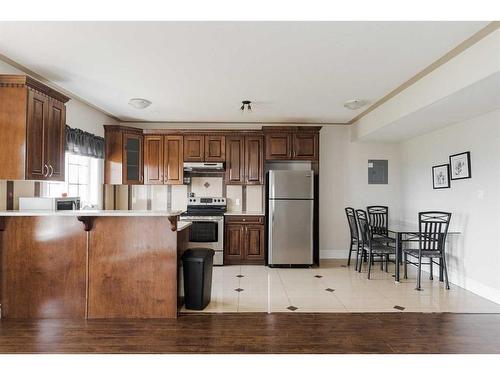 129 Sandhill Place, Fort Mcmurray, AB - Indoor Photo Showing Kitchen