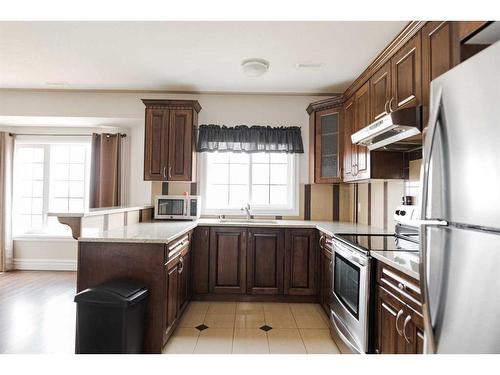 129 Sandhill Place, Fort Mcmurray, AB - Indoor Photo Showing Kitchen