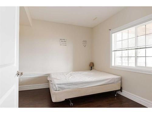 129 Sandhill Place, Fort Mcmurray, AB - Indoor Photo Showing Bedroom