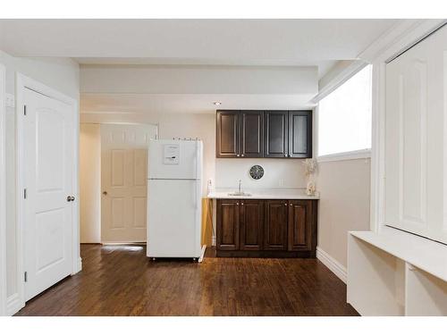 129 Sandhill Place, Fort Mcmurray, AB - Indoor Photo Showing Kitchen