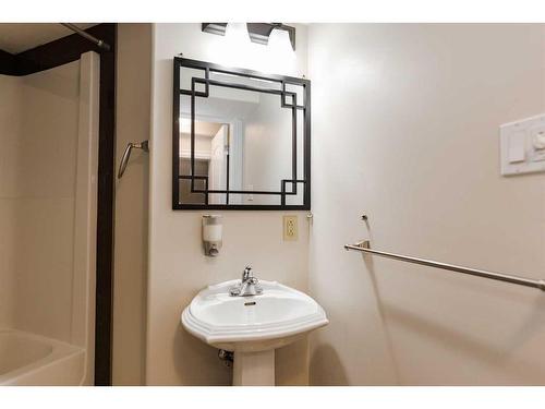 129 Sandhill Place, Fort Mcmurray, AB - Indoor Photo Showing Bathroom