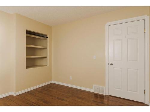 299 Laffont Way, Fort Mcmurray, AB - Indoor Photo Showing Other Room