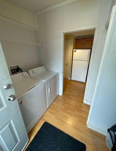 197 Greenwich Lane, Fort Mcmurray, AB - Indoor Photo Showing Laundry Room