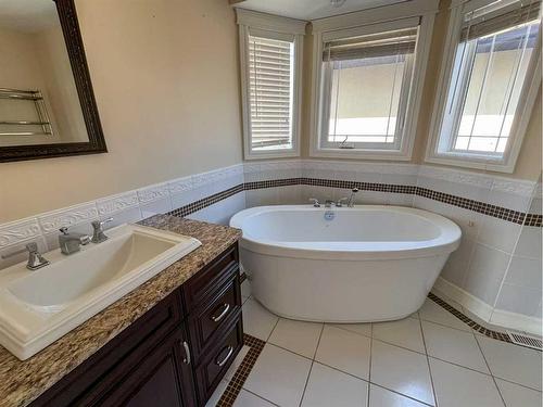 255 Wild Rose Street, Fort Mcmurray, AB - Indoor Photo Showing Bathroom