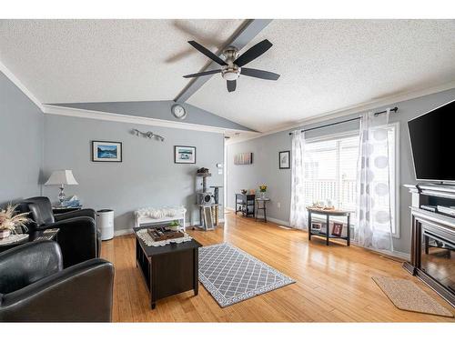 208 Greenbriar Bay, Fort Mcmurray, AB - Indoor Photo Showing Living Room