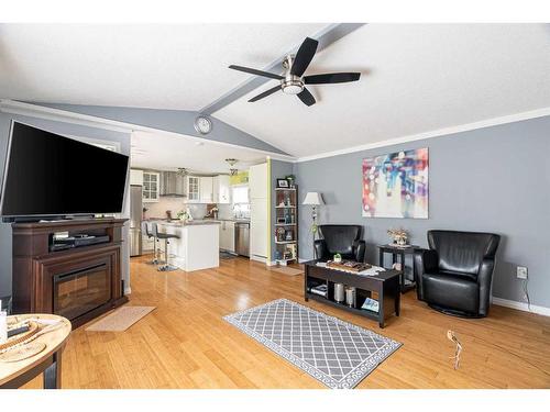 208 Greenbriar Bay, Fort Mcmurray, AB - Indoor Photo Showing Living Room