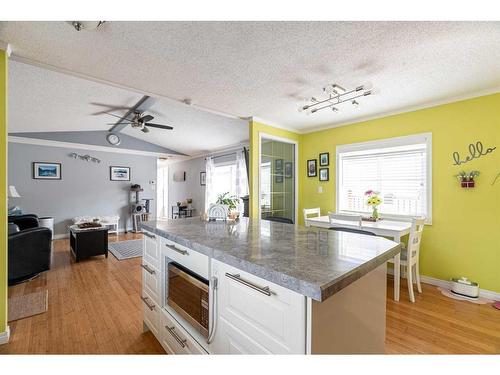 208 Greenbriar Bay, Fort Mcmurray, AB - Indoor Photo Showing Kitchen