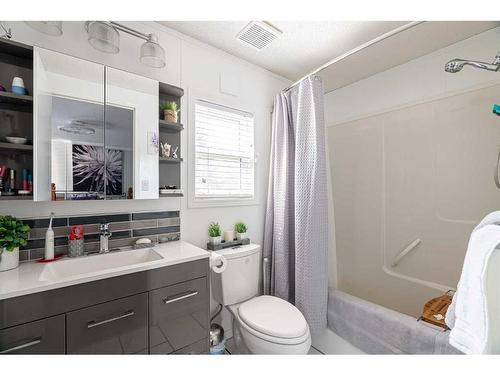 208 Greenbriar Bay, Fort Mcmurray, AB - Indoor Photo Showing Bathroom